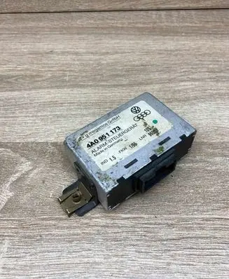 Audi A6 S6 C4 4A Alarm control unit/module 4A0951173