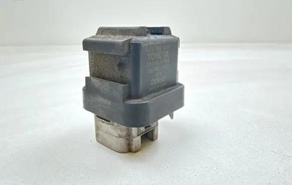 Toyota Avensis T250 Glow plug pre-heat relay 2861067010 1567000671