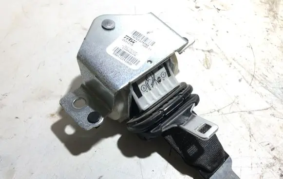 Chrysler Town u0026 Country V Middle seatbelt (rear) P0ZV84DX9AB
