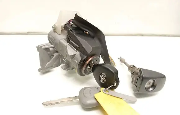 Toyota Avensis T270 Ignition lock 450200203 5033702 8907105020