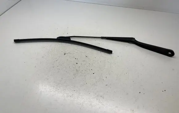BMW X3 E83 Windshield/front glass wiper blade 7051619