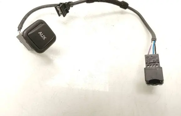 Audi Q5 SQ5 AUX in-socket connector 8R0035474C
