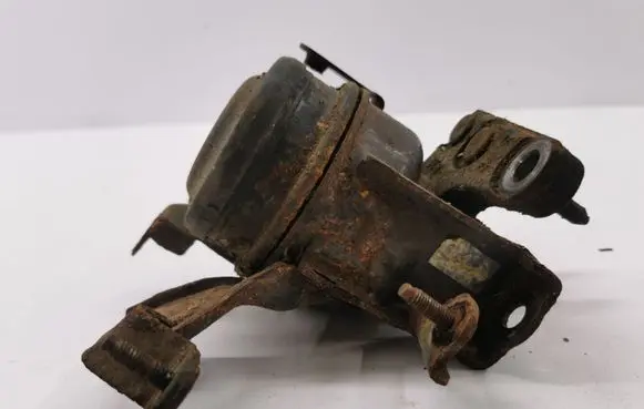 Toyota Corolla E120 E130 Engine mount bracket