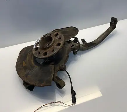 Mercedes-Benz E W211 Front wheel hub A2113304920 2113304920