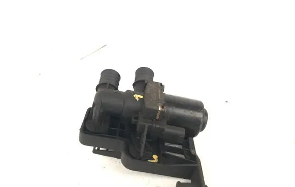 BMW 3 E90 E91 Coolant heater control valve 6920226 090825 1147412174