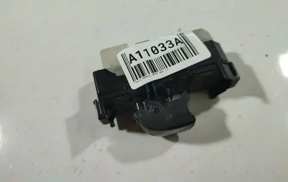 Toyota Avensis Verso Electric window control switch 04030