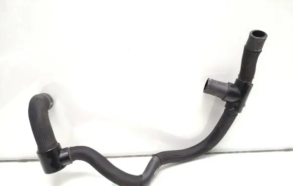 Suzuki Grand Vitara II Engine coolant pipe/hose