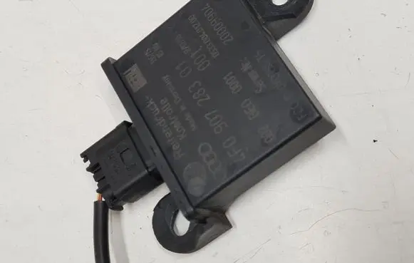 Audi A6 S6 C6 4F Tire pressure control unit 4F090728301