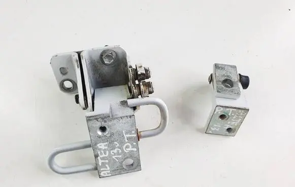 Rear door hinge set