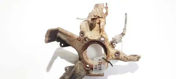 Volkswagen Golf V Front wheel hub