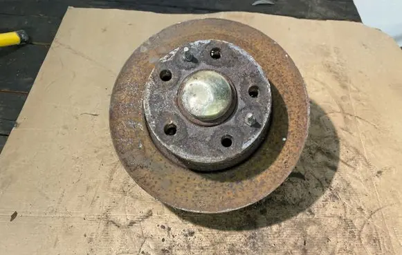 Iveco Daily 3rd gen Front wheel hub spindle knuckle