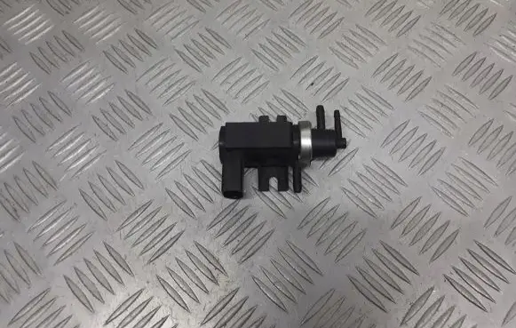 Skoda Octavia Mk1 (1U) Valve vacuum 1J0906627