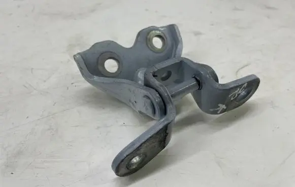 KIA Xceed Front door lower hinge 