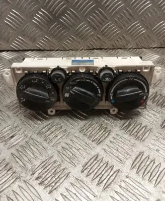 Toyota Avensis T220 Climate control unit 5590005090