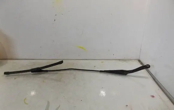 Front wiper blade arm