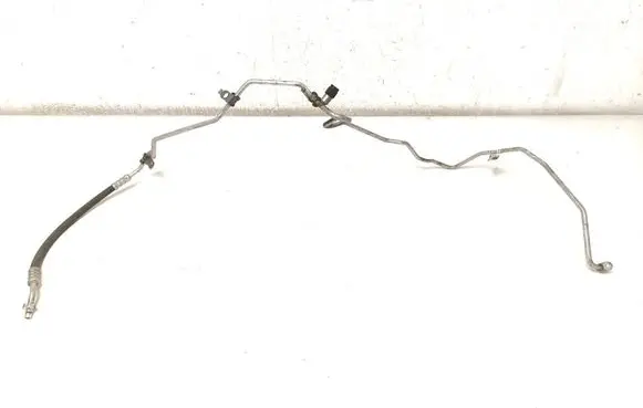 Opel Vivaro Air conditioning (A/C) pipe/hose 924403508R