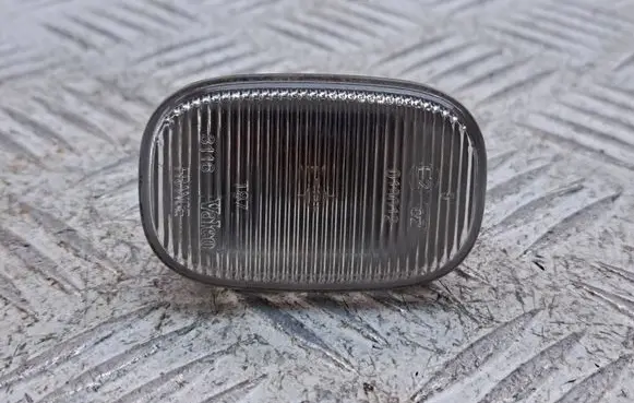 Front fender indicator light