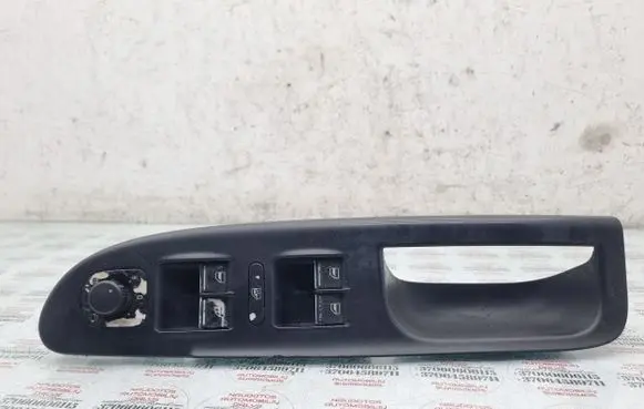 Volkswagen PASSAT B6 Electric window control switch 3C1867171