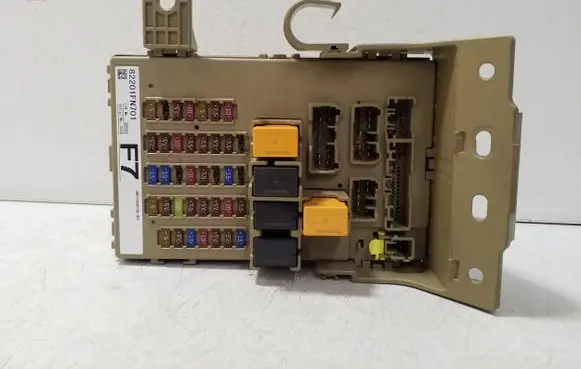 Subaru Impreza VI Fuse module 82201FN701 JB010401N00