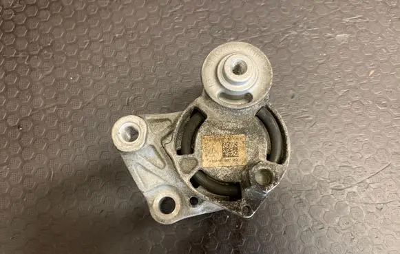 BMW 5 F10 F11 Generator/alternator belt tensioner 7810807
