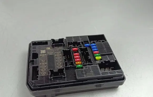 Mitsubishi Outlander IV Fuse module 284B76RA0A L162305EE6 211201