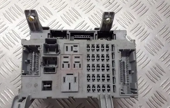 Fiat Palio Fuse box cover 46821169NPL