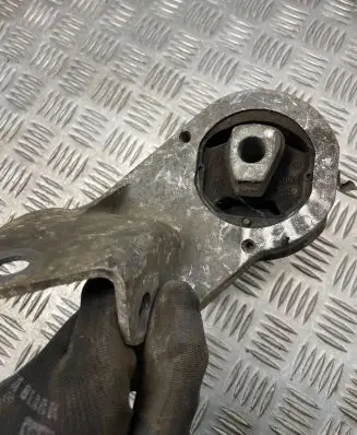 Land Rover Freelander Engine mount bracket 325A78