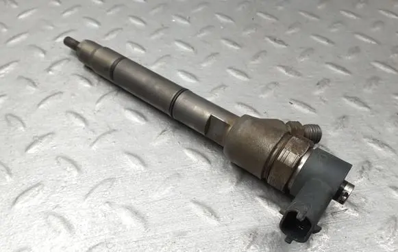 Hyundai i30 Fuel injector 338002A400 0445110256