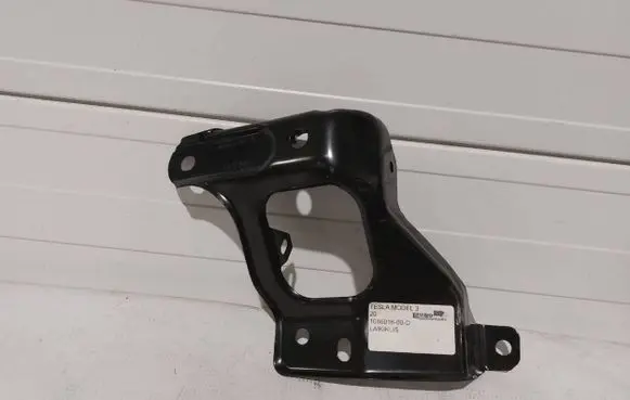 Tesla Model 3 Fender mounting bracket 108601600D