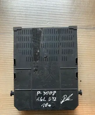 Peugeot 3008 I Relay mounting block 