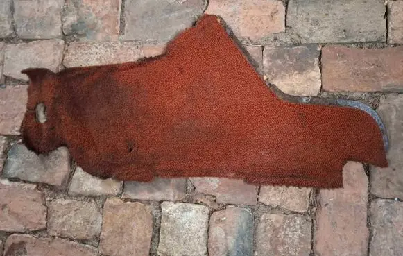 Mercedes-Benz W123 Interior carpet 