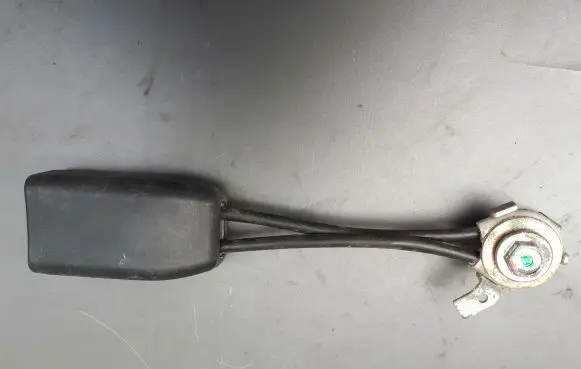Honda FR-V Rear seatbelt buckle