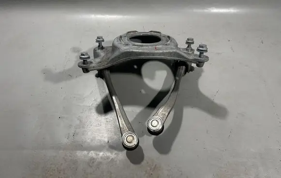 Porsche Macan (95B) Front shock absorber mounting bracket 95B412383 8K0407505P 8K0407509P
