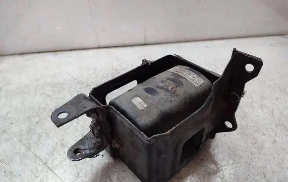 Mercedes-Benz E A207 Engine mount bracket A2076200182