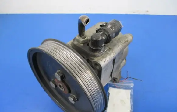BMW 3 E36 Power steering pump 7613955116