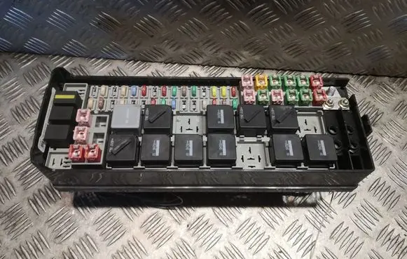 Land Rover Discovery 3 - LR3 Fuse box set EJB04ECC01 301047500