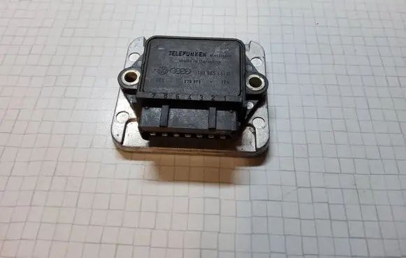 Volkswagen PASSAT B4 Ignition amplifier control unit 191905351B