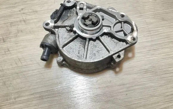 Volkswagen Polo V 6R Vacuum pump 03L145100B