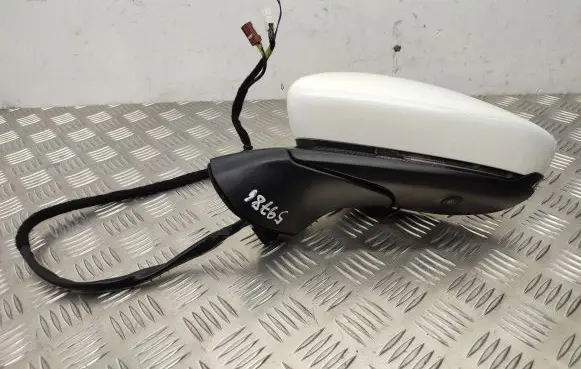Mazda 3 Front door electric wing mirror