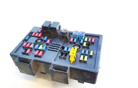 Chevrolet Captiva Fuse box set 96821082