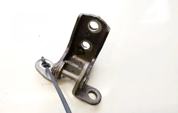 Honda CR-V Rear door lower hinge