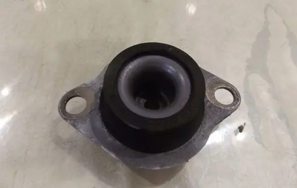 Renault Twingo II Gearbox mount