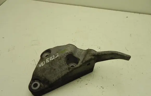 Opel Astra J Engine mounting bracket 13365327 VD8022