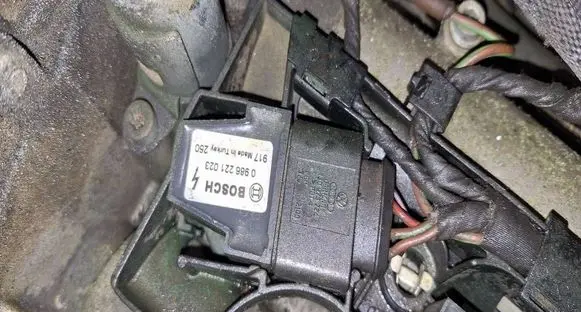 Volkswagen Jetta V High voltage ignition coil 0986221023