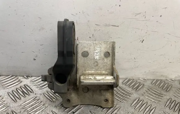 Radiator mount bracket