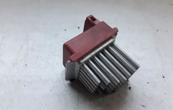Audi A3 S3 8L Heater blower fan relay 