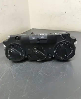 Volkswagen Touran I Climate control unit