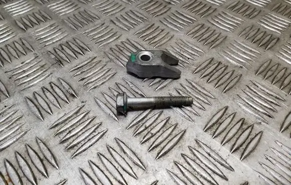 Chevrolet Captiva Fuel Injector clamp holder