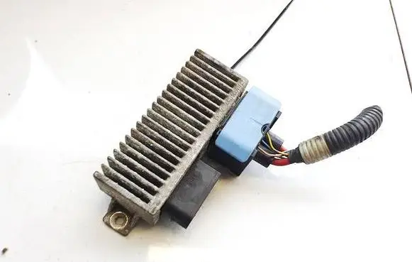 Nissan Juke I F15 Glow plug pre-heat relay 8200558433a 8200558433-a
