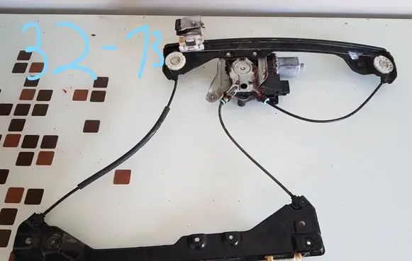 Cadillac CTS Front door window regulator with motor CM093040